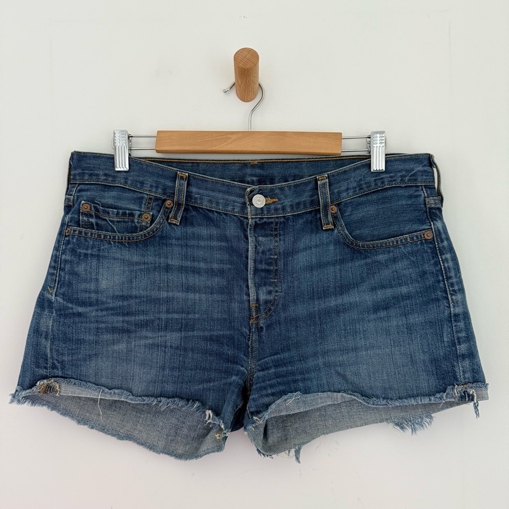 Levi’s 501 high-rise frayed cutoff jean shorts - size 29 - Picture 6 of 8